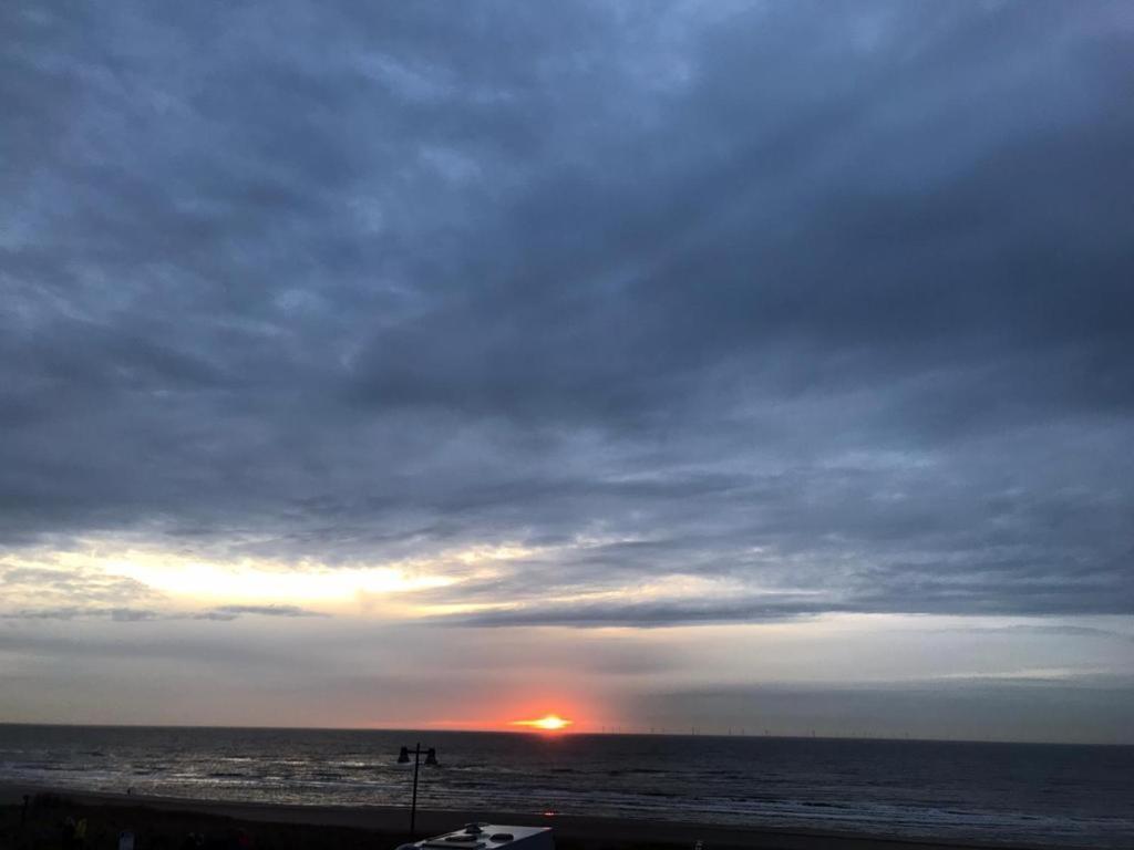 Strandhuis Egmond aan Zee Esterno foto
