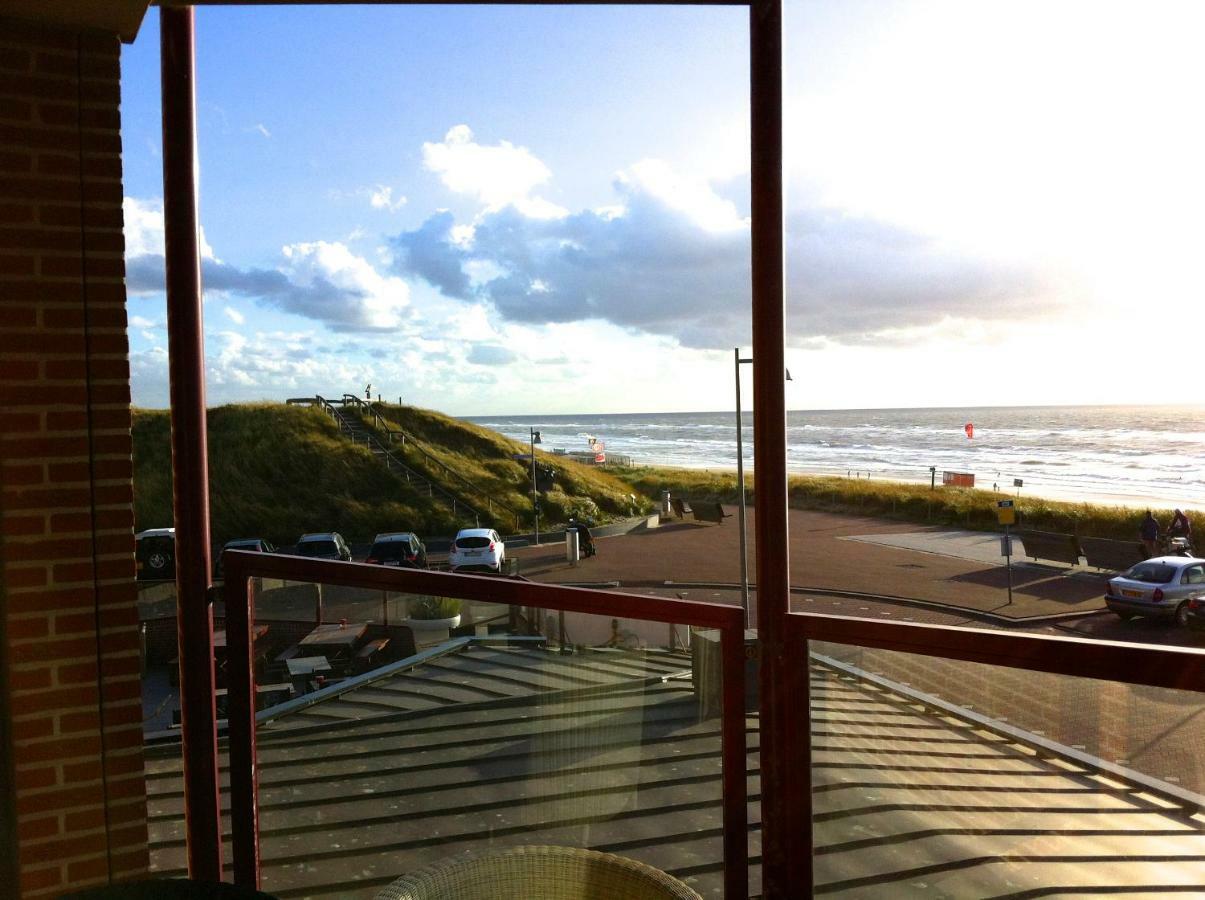 Strandhuis Egmond aan Zee Esterno foto