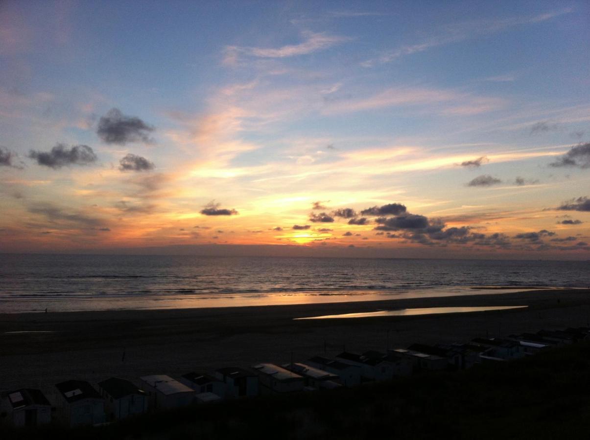 Strandhuis Egmond aan Zee Esterno foto